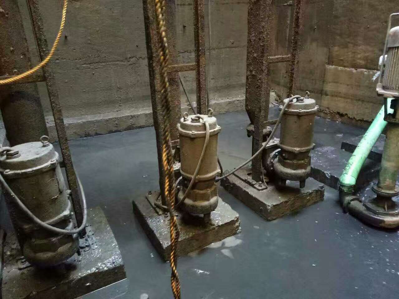 永兴污水池清理